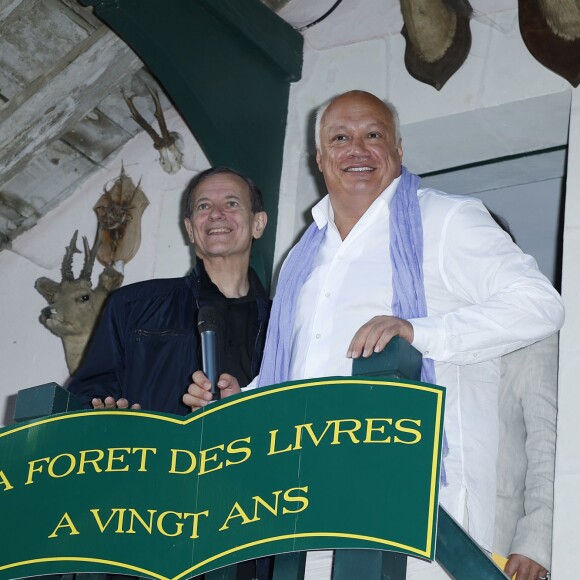 Francis Huster, Eric-Emmanuel Schmitt lors de la 20e édition de "La Forêt des livres" à Chanceaux-près-Loches, le 30 août 2015