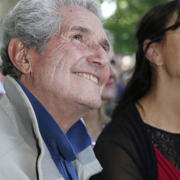 Claude Lelouch et sa compagne Valérie Perrin lors de la 20e édition de "La Forêt des livres" à Chanceaux-près-Loches, le 30 août 2015