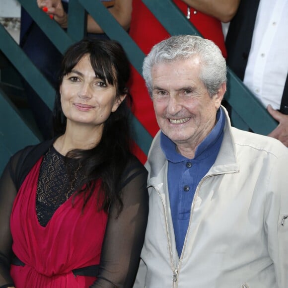 Claude Lelouch et sa compagne Valérie Perrin lors de la 20e édition de "La Forêt des livres" à Chanceaux-près-Loches, le 30 août 2015