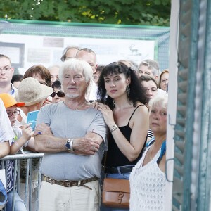 Hugues Aufray et sa compagne Muriel lors de la 20e édition de "La Forêt des livres" à Chanceaux-près-Loches, le 30 août 2015