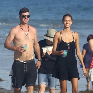Robin Thicke, sa nouvelle compagne April Love Geary et son Julian sur une plage de Malibu, Los Angeles, le 30 août 2015