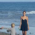 Robin Thicke, sa nouvelle compagne April Love Geary et son Julian sur une plage de Malibu, Los Angeles, le 30 août 2015