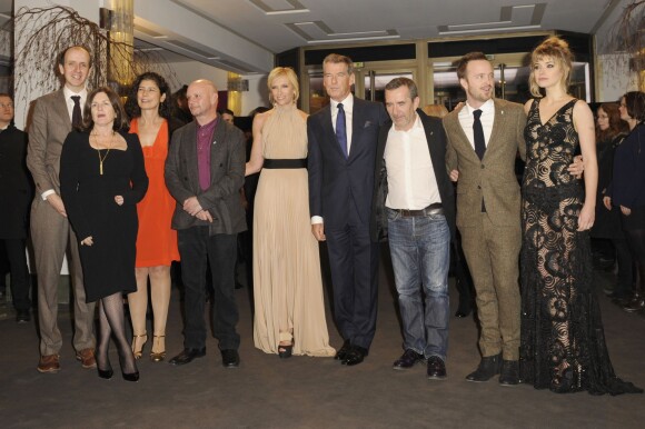 Pascal Chaumeil et l'équipe du film lors de la première du film A Long Way Down à la 64e Berlinale le 10 février 2014. Le cinéaste français a succombé le 27 août 2015 à un cancer, à l'âge de 54 ans.
