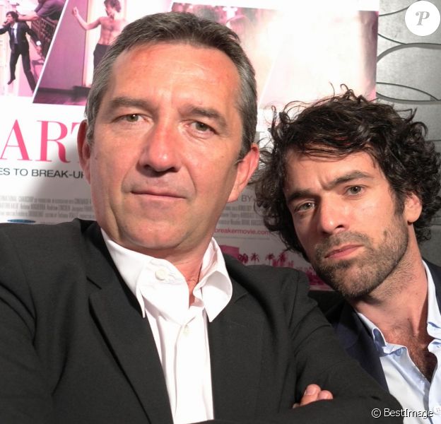 Pascal Chaumeil et Romain Duris à Londres en juin 2010 pour présenter L'Arnacoeur. Le cinéaste français a succombé le 27 août 2015 à un cancer, à l'âge de 54 ans.