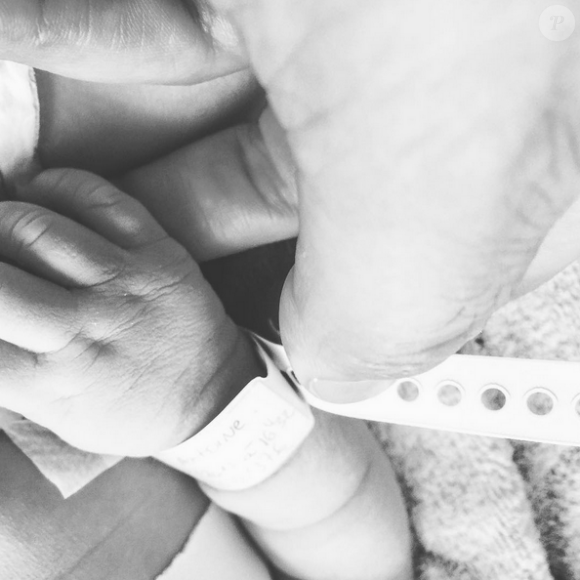 Jean-François Piège est devenu papa. Sur Instagram il dévoile premier cliché de son bébé mais aussi son prénom. Le 1er septembre 2015.