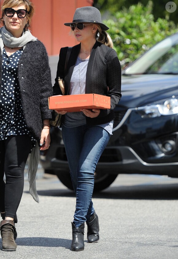 Sarah Michelle Gellar se rend au Brentwood Country Mart, le 7 avril 2015.