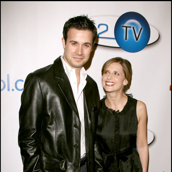 Sarah Michelle Gellar et son mari à la soirée AOL et Warner Bros IN2TV à Beverly Hills le 15 mars 2006