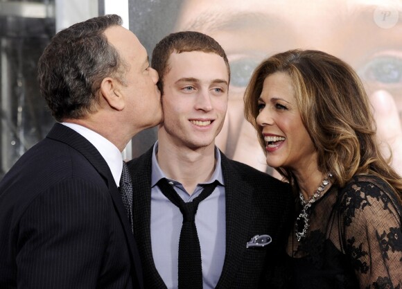 Tom Hanks et Rita Wilson avec leur fils Chet Hanks à New York le 15 décembre 2011.