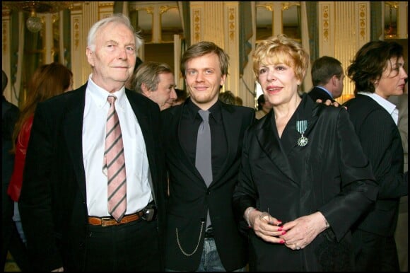 Sylvie Joly faite chevalier dans l'ordre des arts et lettres avec son mari Pierre Vitry et Alex Lutz en 2006