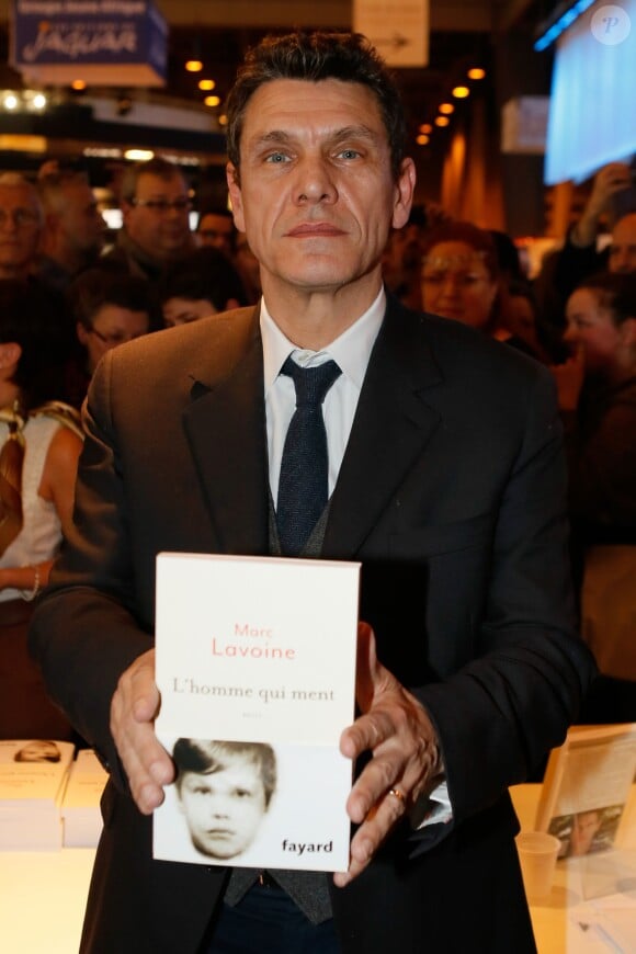 Marc Lavoine au Salon du Livre à la Porte de Versailles à Paris, le 21 mars 2015.