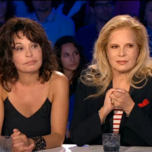 Isabelle Mergault et Sylvie Vartan, dans On n'est pas couché sur France 2, le samedi 5 septembre 2015.
