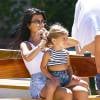 Kourtney Kardashian, ses enfants Mason et Penelope, et une amie dans un parc à Los Angeles, le 7 septembre 2015.