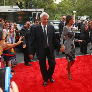 Mario Vargas Llosa et Isabel Preysler - Ouverture de la boutique Porcelanosa sur la 5ème Avenue à New York, le 9 septembre 2015