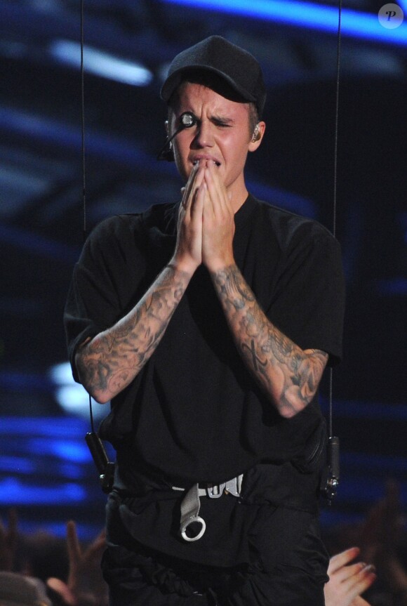 Justin Bieber sur la scène des MTV Video Music Awards le 30 août 2015 à Los Angeles