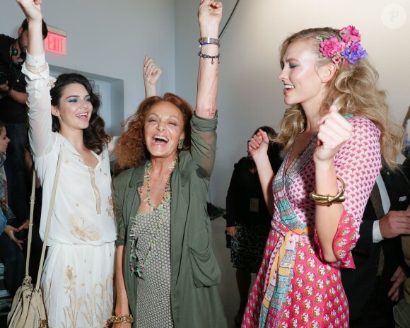 Kendall Jenner, Diane von Furstenberg et Karlie Kloss au défilé de la collection printemps-été 2016 de Diane Von Furstenberg, Spring Studios à New York, le 13 septembre 2015.