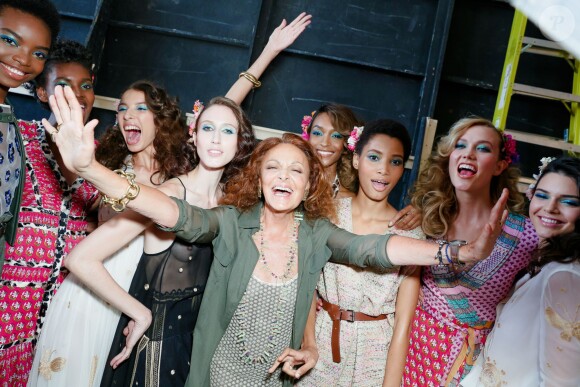 Diane von Furstenberg, Karlie Kloss et Kendall Jenner au défilé de la collection printemps-été 2016 de Diane Von Furstenberg, Spring Studios à New York, le 13 septembre 2015.