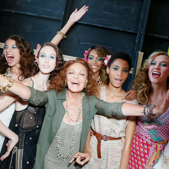 Diane von Furstenberg, Karlie Kloss et Kendall Jenner au défilé de la collection printemps-été 2016 de Diane Von Furstenberg, Spring Studios à New York, le 13 septembre 2015.