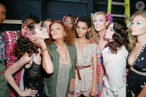 Diane von Furstenberg, Karlie Kloss et Kendall Jenner au défilé de la collection printemps-été 2016 de Diane Von Furstenberg, Spring Studios à New York, le 13 septembre 2015.