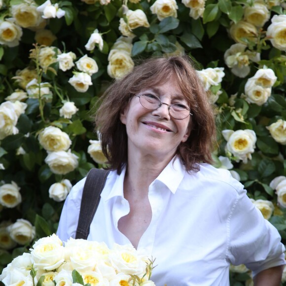 Jane Birkin a désormais une rose à son nom, le "Rosier Jane Birkin" présenté par Delbart Amnesty International au jardin des Tuileries à Paris le 4 Juin 2015.