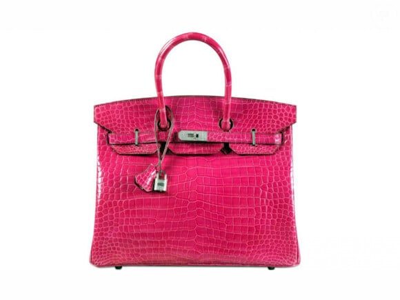 Un sac "Birkin" de Hermès, en peau de crocodile rose, a battu le record du sac a mains le plus onéreux (222912 dollars) lors d'une vente aux enchères chez Christie's à Hong Kong. Le 2 juin 2015.