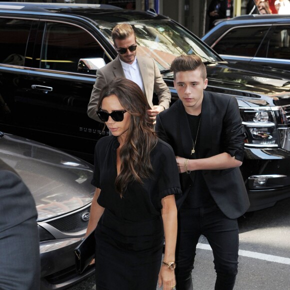 Victoria Beckham, David et Brooklyn déjeunent au restaurant Balthazar à New York, le 13 septembre 2015.