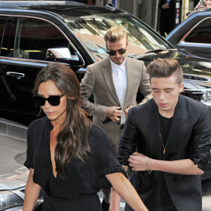 Victoria Beckham, David et Brooklyn déjeunent au restaurant Balthazar à New York, le 13 septembre 2015.