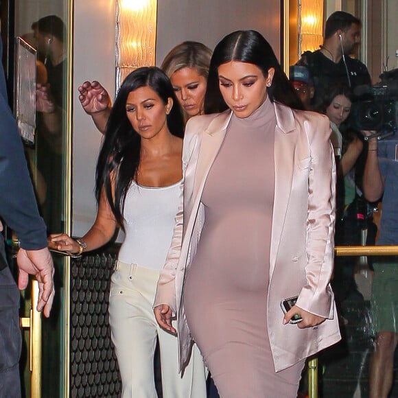 Kim Kardashian, enceinte, Kourtney, Khloé Kardashian et Kylie Jenner quittent le restaurant Cipriani Club 55 à New York. Le 14 septembre 2015.