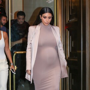 Kim Kardashian, enceinte, Kourtney, Khloé Kardashian et Kylie Jenner quittent le restaurant Cipriani Club 55 à New York. Le 14 septembre 2015.