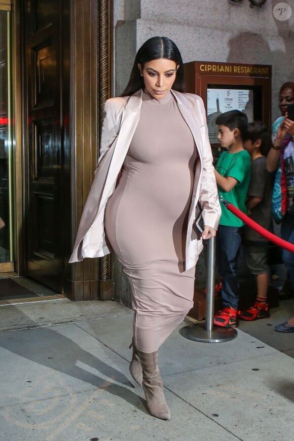 Kim Kardashian, enceinte, Kourtney, Khloé Kardashian et Kylie Jenner quittent le restaurant Cipriani Club 55 à New York. Le 14 septembre 2015.