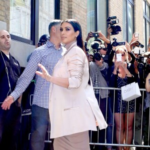 Kim Kardashian, enceinte, arrive au magasin Apple Store de SoHo. New York, le 14 septembre 2015.