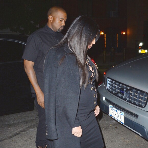 Kim Kardashian, enceinte, et son mari Kanye West se rendent au dîner de Riccardo Tisci à New York, le 14 septembre 2015.