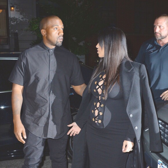 Kim Kardashian, enceinte, et son mari Kanye West se rendent au dîner de Riccardo Tisci à New York, le 14 septembre 2015.