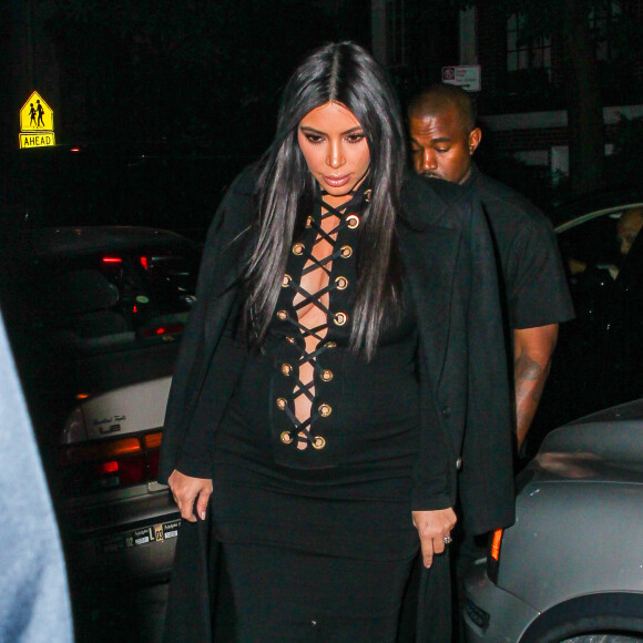 Kim Kardashian, enceinte, et son mari Kanye West se rendent au dîner de Riccardo Tisci à New York, le 14 septembre 2015.