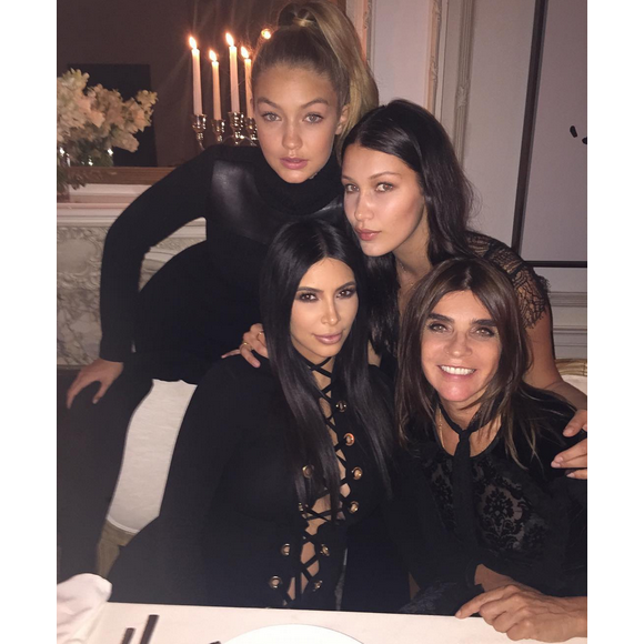 Gigi et Bella Hadid, Kim Kardashian et Carine Roitfeld au dîner de Riccardo Tisci à New York. Photo publiée le 14 septembre 2015.