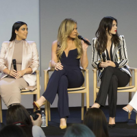 Kim Kardashian : Enceinte et sexy pour la Fashion Week, avec ses soeurs et Kanye