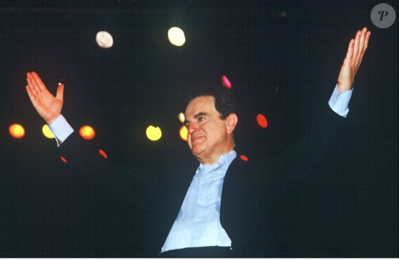 Guy Béart en concert à l'Olympia, en 1987