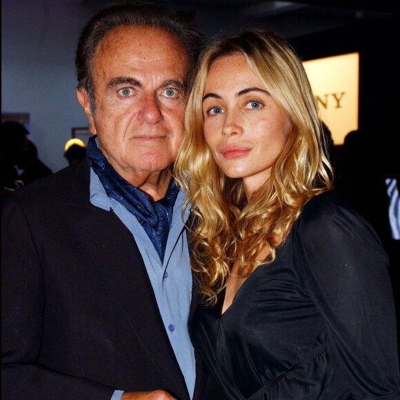 Guy Béart avec sa fille Emmanuelle lors de la soirée d'inauguration du Sony Dream World, au Palais des Congrès le 4 septembre 2003