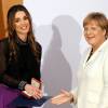 Rania de Jordanie recevait le 17 septembre 2015 des mains d'Angela Merkel à Berlin, à l'Office des affaires étrangères, le prix Walter-Rathenau en reconnaissance de ses efforts en faveur de la paix au Moyen-Orient.