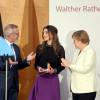 Rania de Jordanie recevait le 17 septembre 2015 des mains d'Angela Merkel à Berlin, à l'Office des affaires étrangères, le prix Walter-Rathenau en reconnaissance de ses efforts en faveur de la paix au Moyen-Orient.