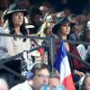 Axelle Francine, l'épouse de Tony Parker, au côté du père de la star, William Tony Parker Senior lors de la défaite de l'équipe de France face à l'Espagne lors en demi-finale de l'Eurobasket à Villeneuve-d'Ascq, le 17 septembre 2015