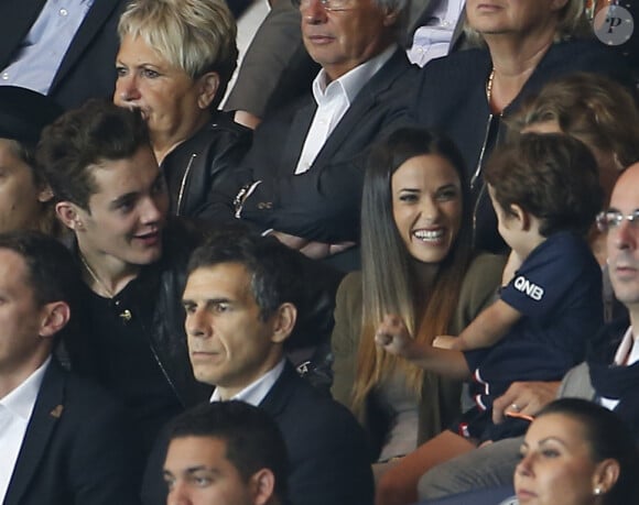 Louis Sarkozy et sa compagne Capucine Anav, Jean Sarkozy et son fils Solal - La famille Sarkozy au match de football PSG-GFC Ajaccio lors de la 2ème journée de la Ligue 1 au Parc des Princes à Paris, le 16 août 2015.
