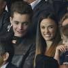 Louis Sarkozy et Capucine Anav avec le jeune Solal Sarkozy, fils de Jean, le 16 août 2015 au Parc des Princes lors de la victoire du PSG contre le GFC Ajaccio.
