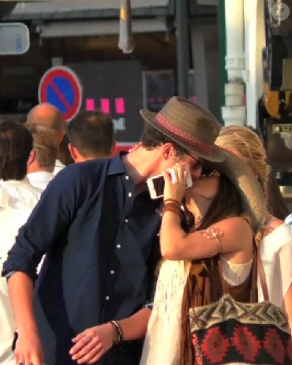 Exclusif - Louis Sarkozy et sa nouvelle compagne Capucine Anav s'embrassent lors d'une après-midi shopping puis vont dîner dans un restaurant à Saint-Tropez le 23 juillet 2015. TOUTE REPRODUCTION INTERDITE 