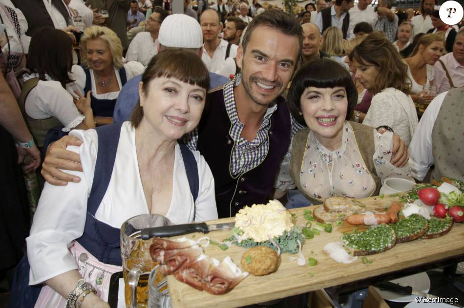 Monique Mathieu Florian Silbereisen Mireille Mathieu Mireille Mathieu Et Sa Soeur Monique A La Fete De La Biere A Munich Le 19 Septembre 2015 Purepeople