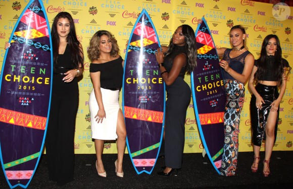 Lauren Jauregui, Ally Brooke Hernandez, Normani Kordei, Dinah Jane Hansen, Camila Cabello du groupe Fifth Harmony lors des Teen Choice Awards le 16 août 2015