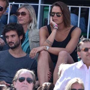 Laure Manaudou et son compagnon Jérémy Frérot dans les tribunes de Roland-Garros lors de la finale des Internationaux de France à Paris, le 7 juin 2015