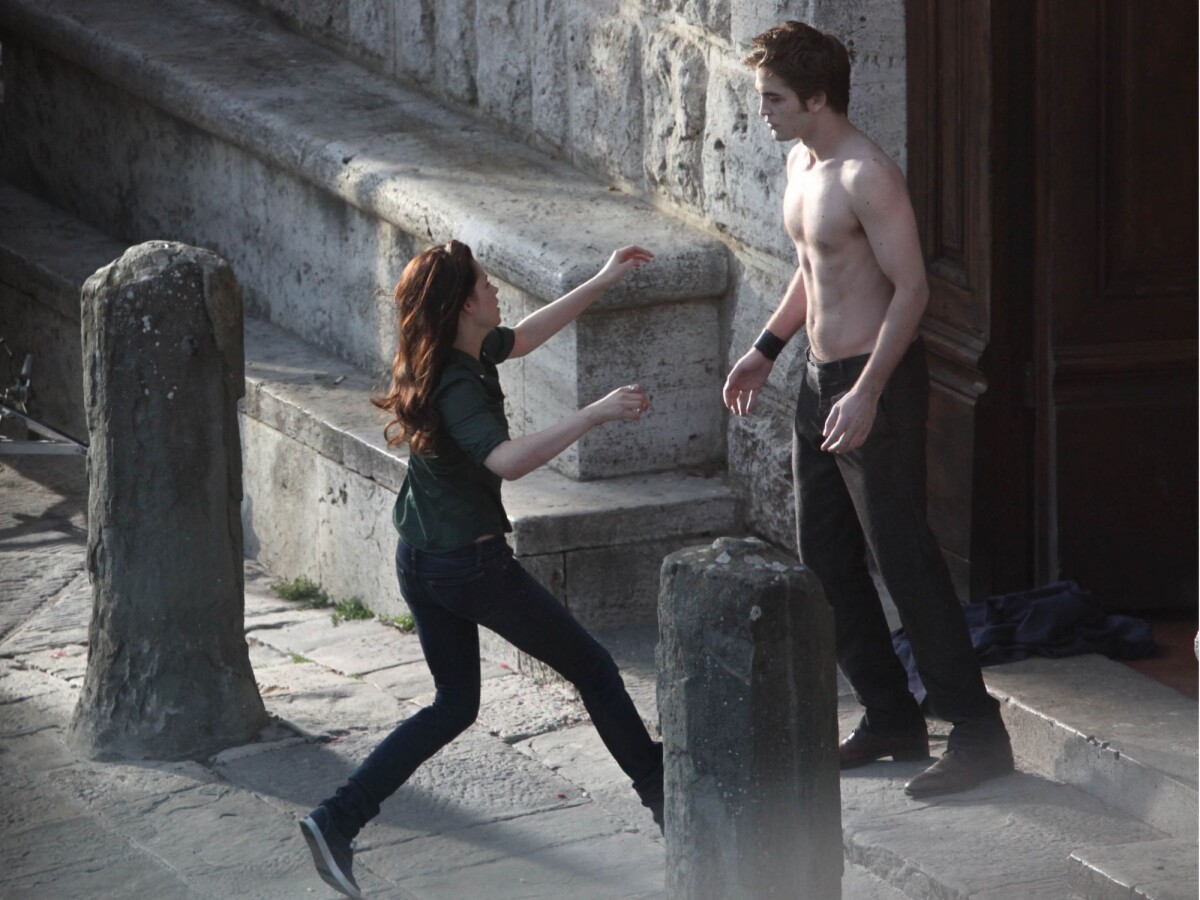 Photo : Kristen Stewart et Robert Pattinson sur le tournage de Twilight -  New Moon en Italie le 27 mai 2009. - Purepeople