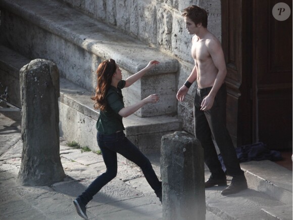 Kristen Stewart et Robert Pattinson sur le tournage de Twilight - New Moon en Italie le 27 mai 2009.