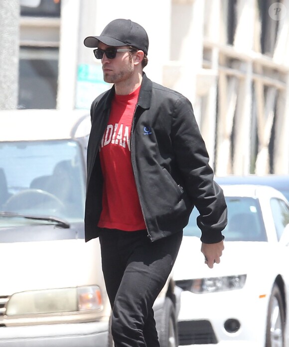 Robert Pattinson va déjeuner au restaurant à West Hollywood, le 1er juin 2015.