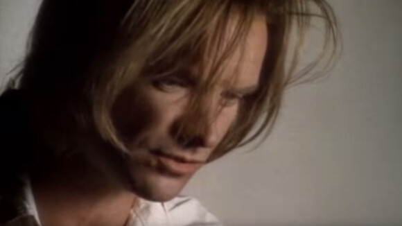 Sting - Fragile - 1988. La chanson de l'artiste britannique préférée de Mylène Farmer.
